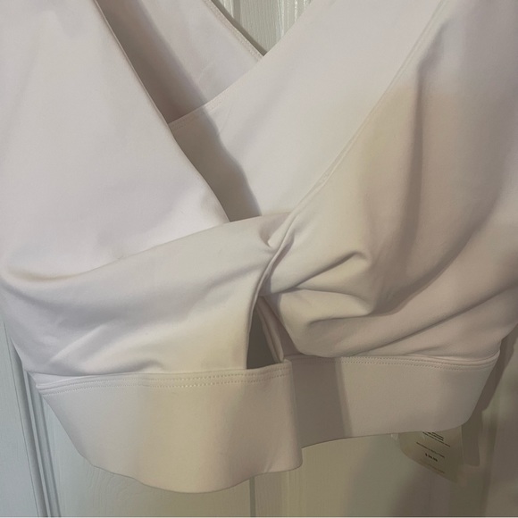 Fabletics Oasis Twist Sports Bra in White - Picture 4 of 8